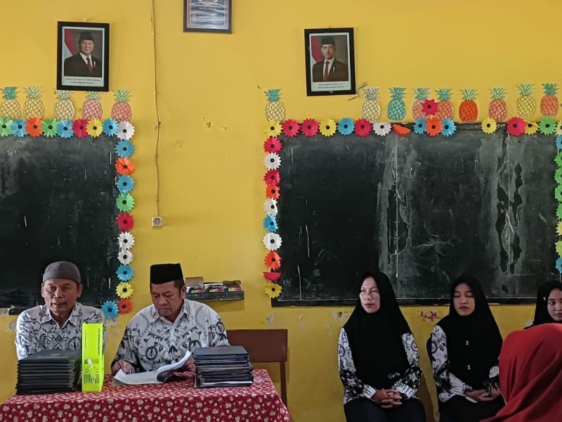 Kolaborasi Untuk Masa Depan Anak : Rapat Koordinasi Bersama Guru dan Walimurid SD NEGERI 6 KAYUMAS.