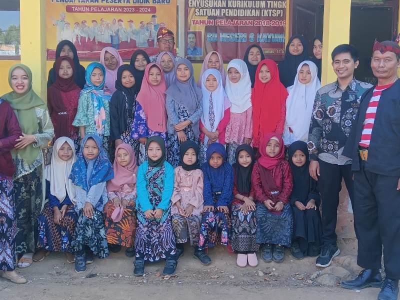 INTIP POTRET “HOW DEEP” PERAYAAN HARI KARTINI DI SDN 6 KAYUMAS