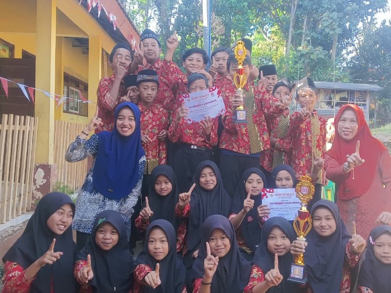 (SD Negeri 6 Kayumas Raih Juara 1 Lomba Gerak Jalan Tingkat Kecamatan) “HUT RI KE 80”